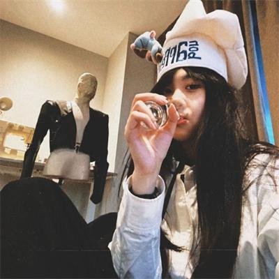 玛丽的白色连衣裙